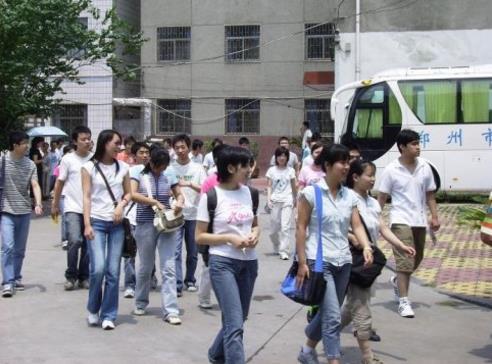 直击高考第一天：2018河南高考作文新鲜出炉（图）