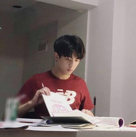 邓伦为吴磊高考加油:无与伦比兄弟情深(组图) 邓伦为吴磊高考加油:无与伦比兄弟情深(组图)