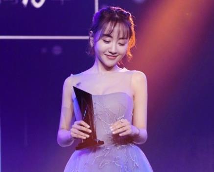 杨蓉回应整容晒照：杨蓉简直太接地气了（图）