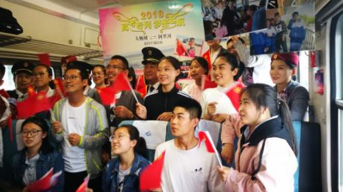 全国唯一高考专列:免费照相,为少数民族考生留下一份纪念 全国唯一高考专列:免费照相,为少数民族考生留下一份纪念