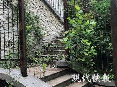 南京一豪华别墅降价800万拍卖 曾发生碎尸案（组图）