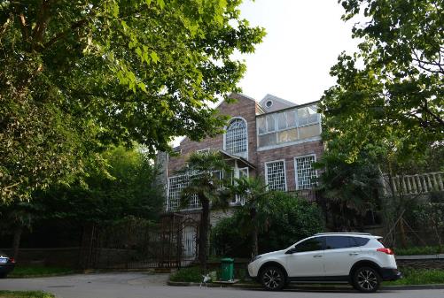 南京一豪华别墅降价800万拍卖 曾发生碎尸案（组图）