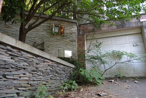 南京一豪华别墅降价800万拍卖 曾发生碎尸案(组图) 南京一豪华别墅降价800万拍卖 曾发生碎尸案(组图)