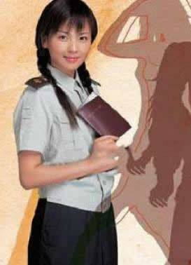 王珂晒刘涛军装照：刘涛扎着马尾,十分的青涩军装照