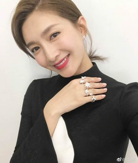 江疏影晒旧照：高马尾笑容满面,江疏影资料简介照片