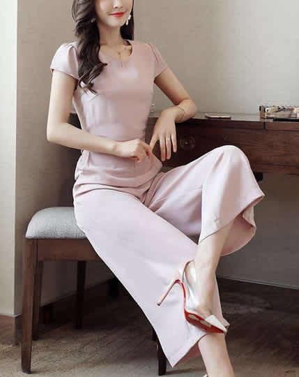 连体裤怎么去厕所：美女穿连体裤怎么上厕所（图）