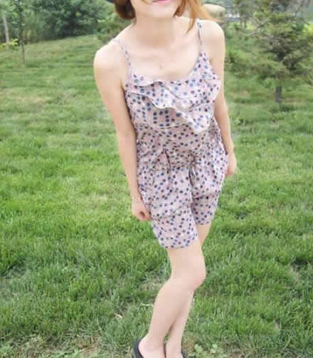 连体裤怎么去厕所：美女穿连体裤怎么上厕所（图）