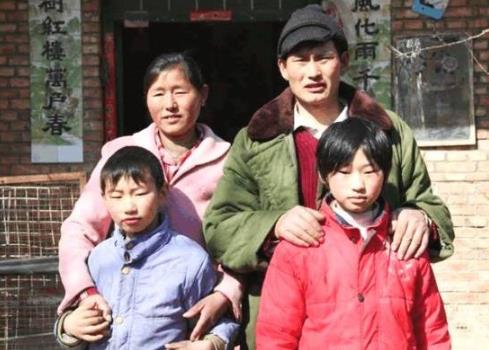 大衣哥儿子近况曝光：大衣哥儿子做什么的（组图）