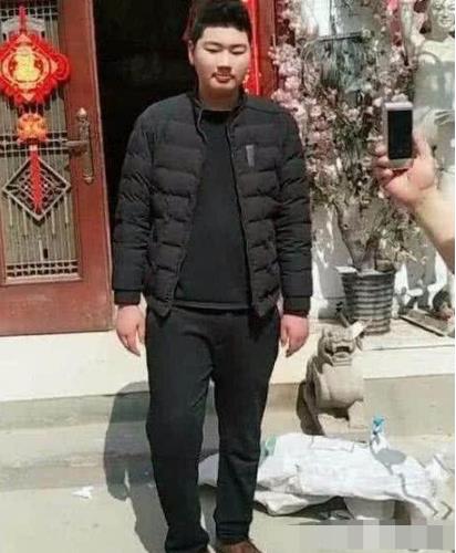 大衣哥儿子近况曝光：大衣哥儿子做什么的（组图）