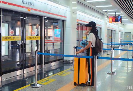 朱丹带女儿坐高铁:8个月大的女儿,画面十分有喜感 朱丹带女儿坐高铁:8个月大的女儿,画面十分有喜感