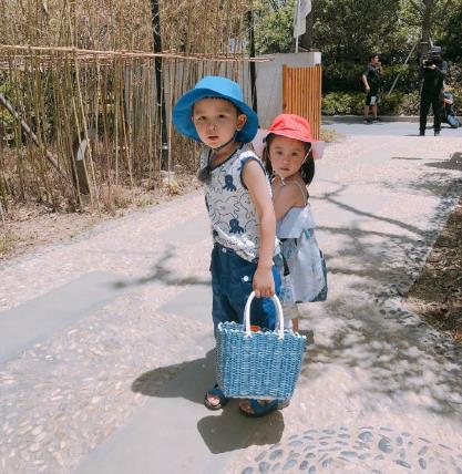 贾静雯晒照表不舍：妈妈是超人收官了（组图）