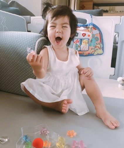 贾静雯晒照表不舍：妈妈是超人收官了（组图）