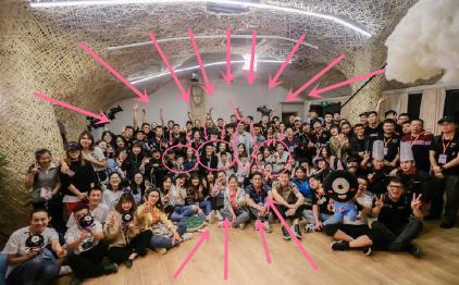 贾静雯晒照表不舍：妈妈是超人收官了（组图）