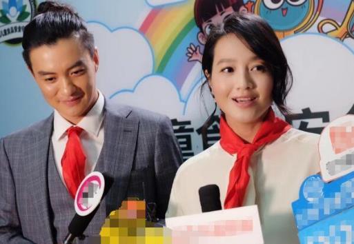 朱丹周一围秀恩爱：爱意满满,罕有同台肩并肩的画面