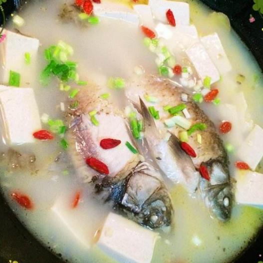 鲫鱼的做法：鲫鱼的家常做法,经典鲜美味道10种做法