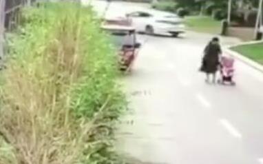 女生醉倒街头遭碾:一女学生倒在街上,被2辆车碾轧致死 女生醉倒街头遭碾:一女学生倒在街上,被2辆车碾轧致死