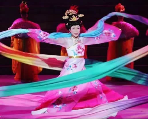 李玉刚穿长裙似仙子:一身长裙太美了,美的让女人都嫉妒 李玉刚穿长裙似仙子:一身长裙太美了,美的让女人都嫉妒