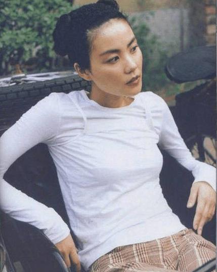 王菲1997年写真曝光:97年王菲28岁,清纯可人充满青春 王菲1997年写真曝光:97年王菲28岁,清纯可人充满青春