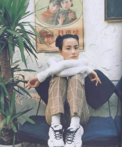 王菲1997年写真曝光:97年王菲28岁,清纯可人充满青春 王菲1997年写真曝光:97年王菲28岁,清纯可人充满青春