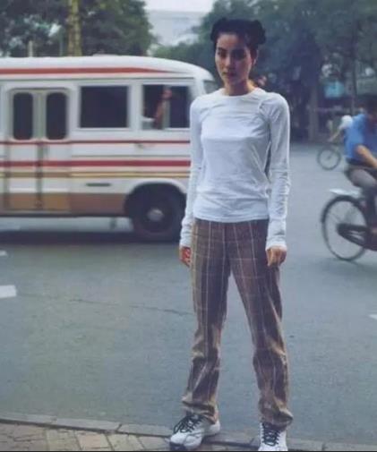 王菲1997年写真曝光:97年王菲28岁,清纯可人充满青春 王菲1997年写真曝光:97年王菲28岁,清纯可人充满青春