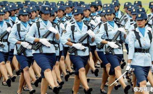 印度女兵入伍体检 最后一项太尴尬!（组图）