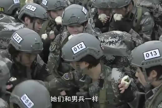 印度女兵入伍体检 最后一项太尴尬!（组图）