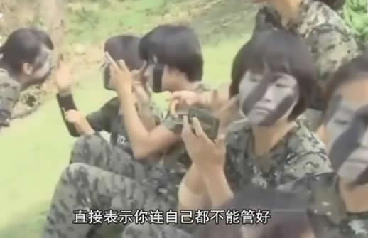 印度女兵入伍体检 最后一项太尴尬!（组图）