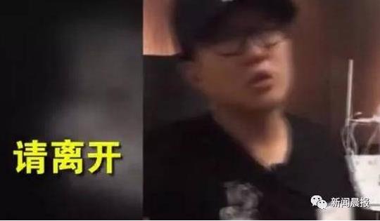女生吃相难看被赶:丢人丢到国外去了?事情是这样的 女生吃相难看被赶:丢人丢到国外去了?事情是这样的