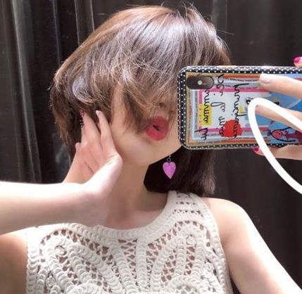 2018流行发型女中短发：10款人气中短发发型图片