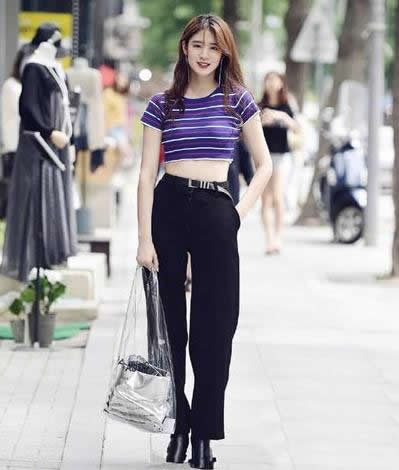 2018韩国时尚街拍图片：夏天韩国小姐姐时尚穿搭欣赏