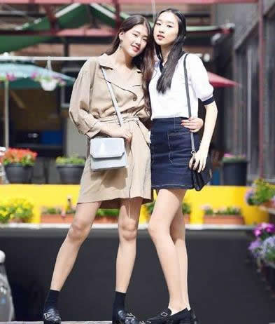 2018韩国时尚街拍图片：夏天韩国小姐姐时尚穿搭欣赏