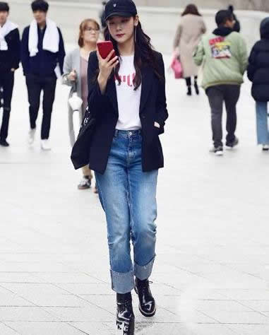 2018韩国时尚街拍图片：夏天韩国小姐姐时尚穿搭欣赏