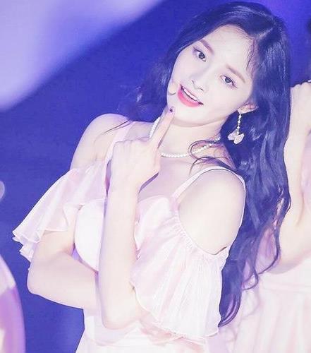 偶像练习生周洁琼身材：周洁琼的腿,周洁琼的腰,周洁琼的胸