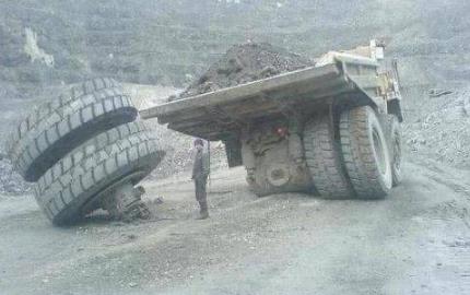 第一次见到这么大的轮胎，可惜断了