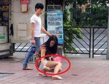 妹子，拍个照还这么费劲