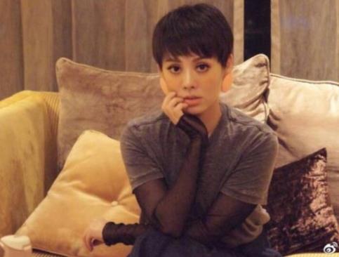 宁静凌晨发照片:宁静这么晚睡,网友都炸了(图) 宁静凌晨发照片:宁静这么晚睡,网友都炸了(图)