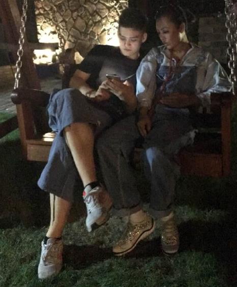 宁静儿子照片:帅气罕见照片,18岁混血儿子资料及照片 宁静儿子照片:帅气罕见照片,18岁混血儿子资料及照片