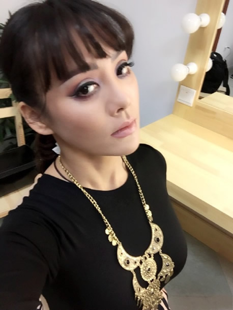 宁静儿子照片:帅气罕见照片,18岁混血儿子资料及照片 宁静儿子照片:帅气罕见照片,18岁混血儿子资料及照片