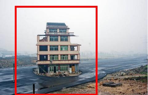 钉子户仍然在居住:建筑一半已倒塌,各地最牛钉子户 钉子户仍然在居住:建筑一半已倒塌,各地最牛钉子户