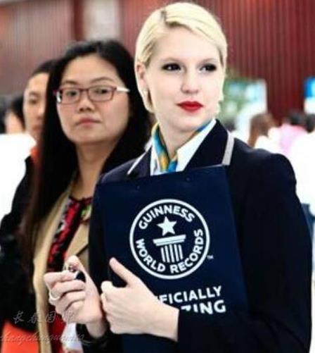 撒贝宁携妻子回母校:撒贝宁妻子近照,李白十分端庄 撒贝宁携妻子回母校:撒贝宁妻子近照,李白十分端庄