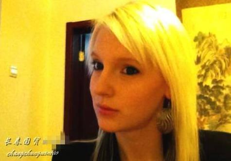 撒贝宁携妻子回母校:撒贝宁妻子近照,李白十分端庄 撒贝宁携妻子回母校:撒贝宁妻子近照,李白十分端庄