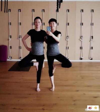 蒋勤勤怀二胎做瑜伽:蒋勤勤二胎瑜伽健身照(图) 蒋勤勤怀二胎做瑜伽:蒋勤勤二胎瑜伽健身照(图)