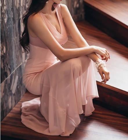 女性穿连体裤怎么去厕所：穿连体裤怎么上厕所最全图解