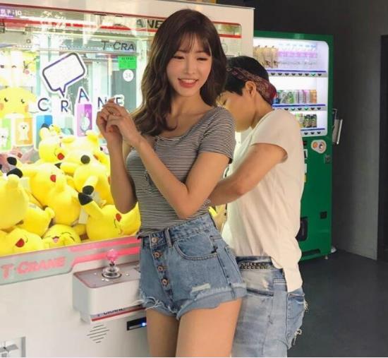 颜值即正义：这个小姐姐网管让网吧爆满（图）