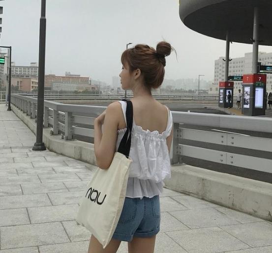 颜值即正义：这个小姐姐网管让网吧爆满（图）