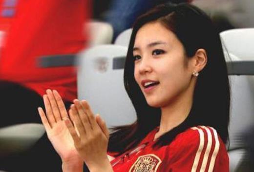 世界杯上的美女球迷:波涛汹涌,迷人的风景线(图) 世界杯上的美女球迷:波涛汹涌,迷人的风景线(图)