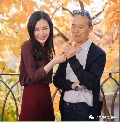 田朴珺王石甜蜜写真:恩爱满满,王石和田朴珺罕见照 田朴珺王石甜蜜写真:恩爱满满,王石和田朴珺罕见照