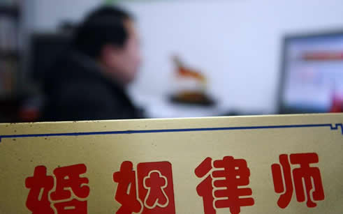 高考后排队离婚:离婚后最苦的是孩子,一年中离婚高峰期 高考后排队离婚:离婚后最苦的是孩子,一年中离婚高峰期