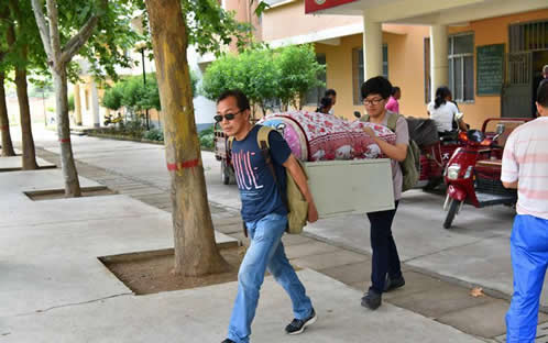 高考后排队离婚:离婚后最苦的是孩子,一年中离婚高峰期 高考后排队离婚:离婚后最苦的是孩子,一年中离婚高峰期