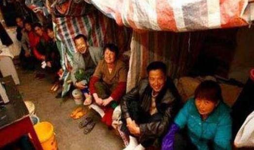 民工夫妻生活的尴尬图：民工夫妻和单身民工混居（图）